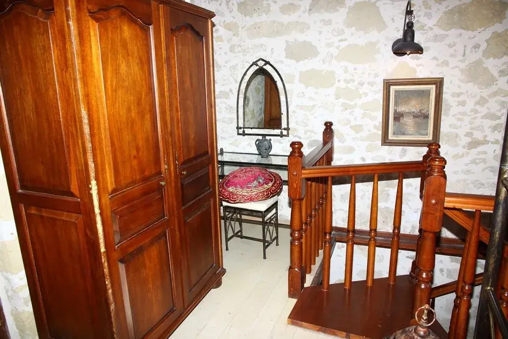 Photo - Traditional Cretan Houses,Agios Myronas