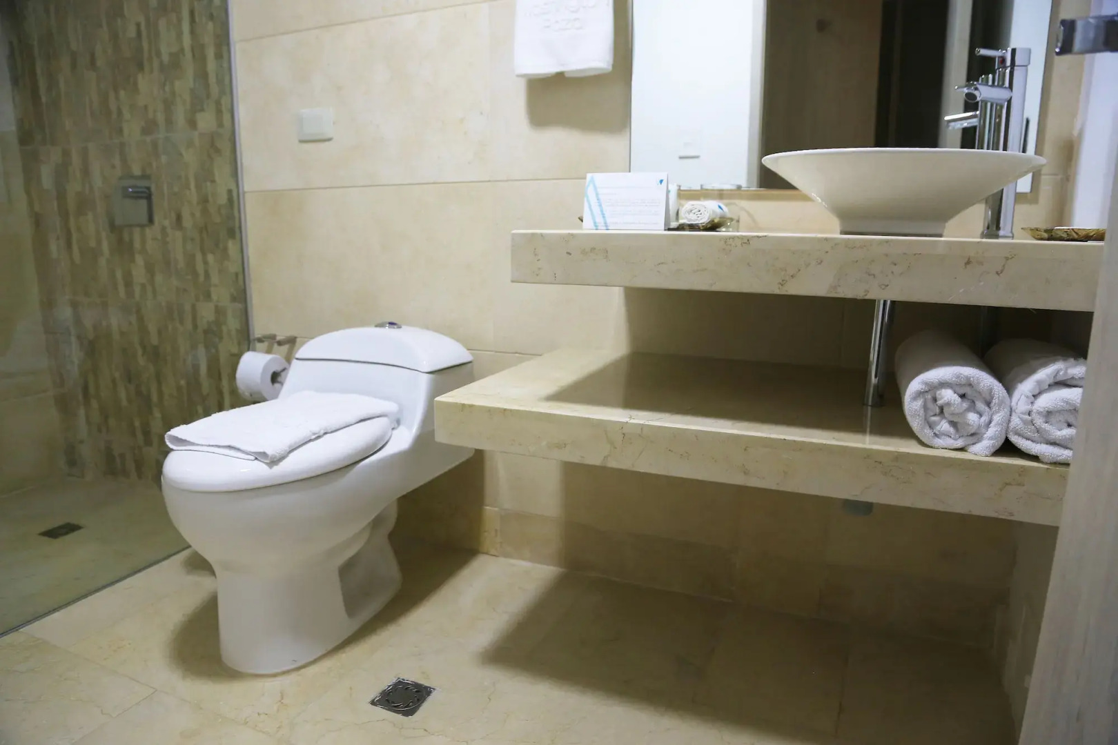 Photo - Washington Plaza