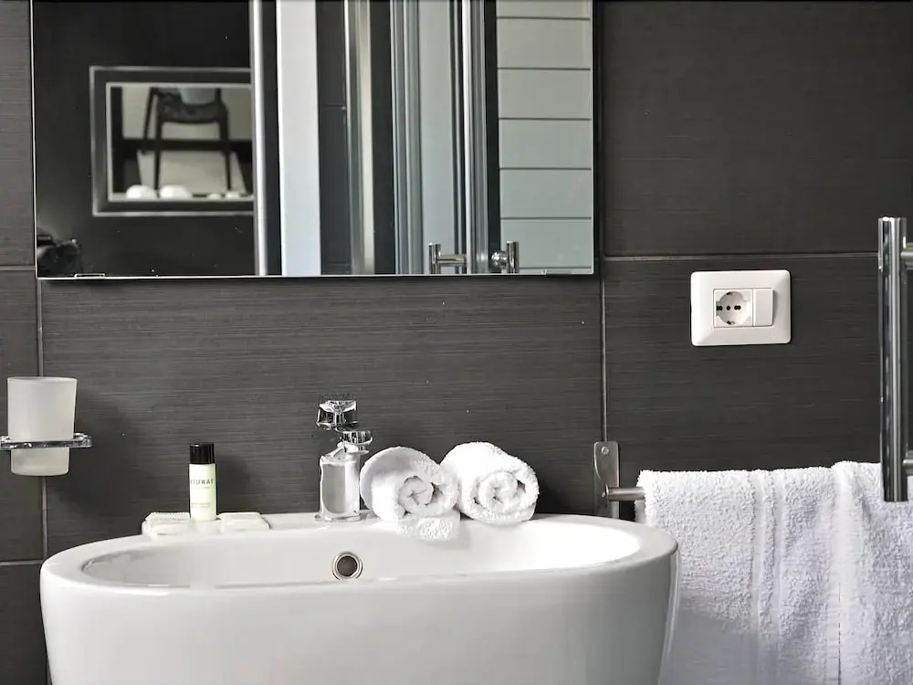 Photo - Black & White G&G