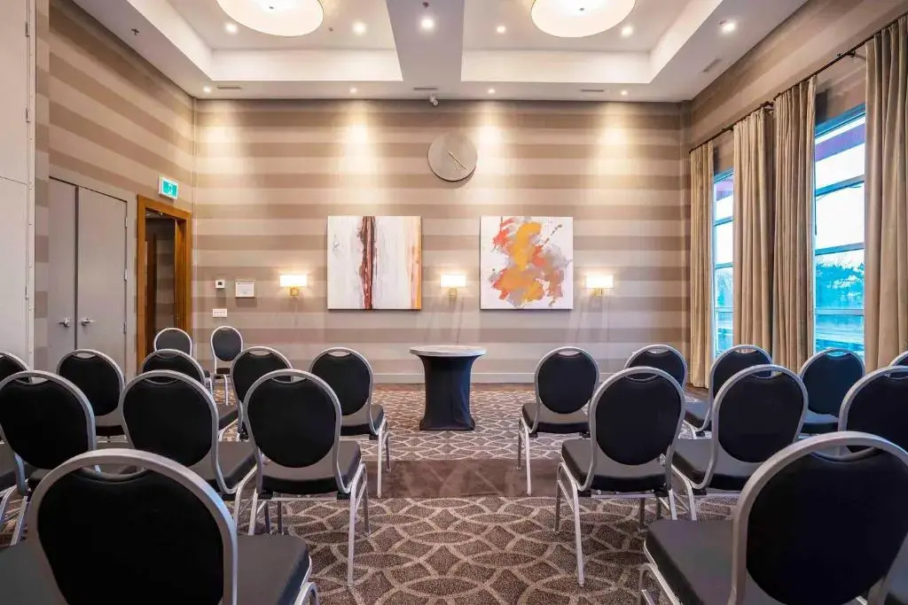 Photo - Sandman Hotel Hamilton