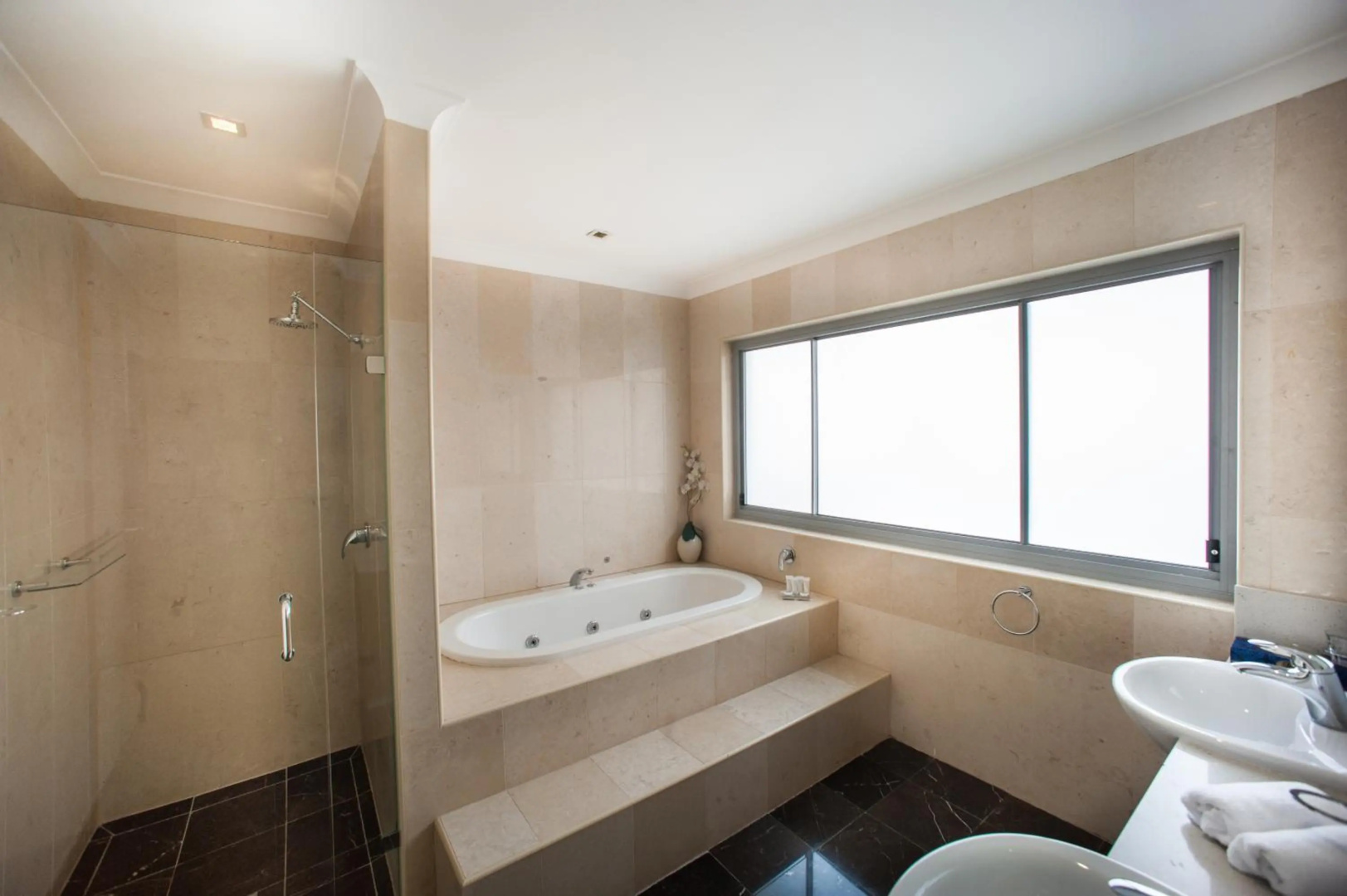 Foto - Ramada Hotel & Suites By Wyndham Cabramatta
