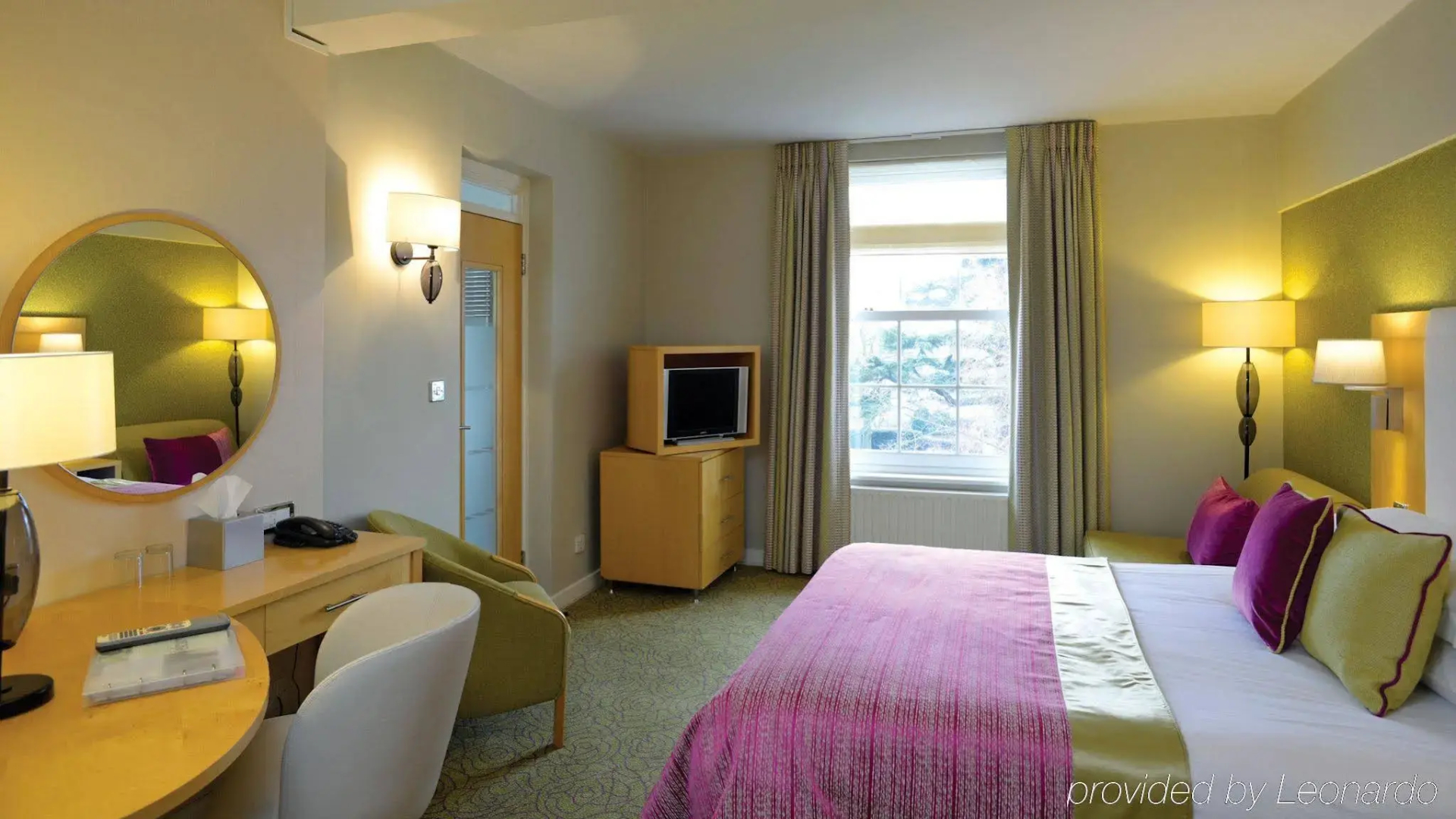 Photo - The Lensbury Resort