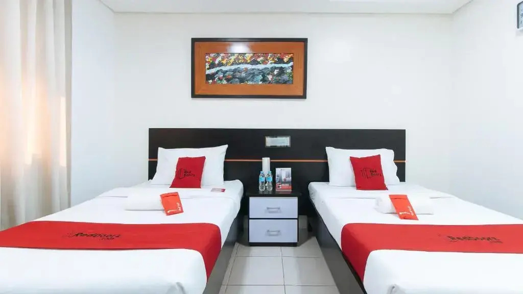 Photo - RedDoorz Plus at Evangelista Street Makati