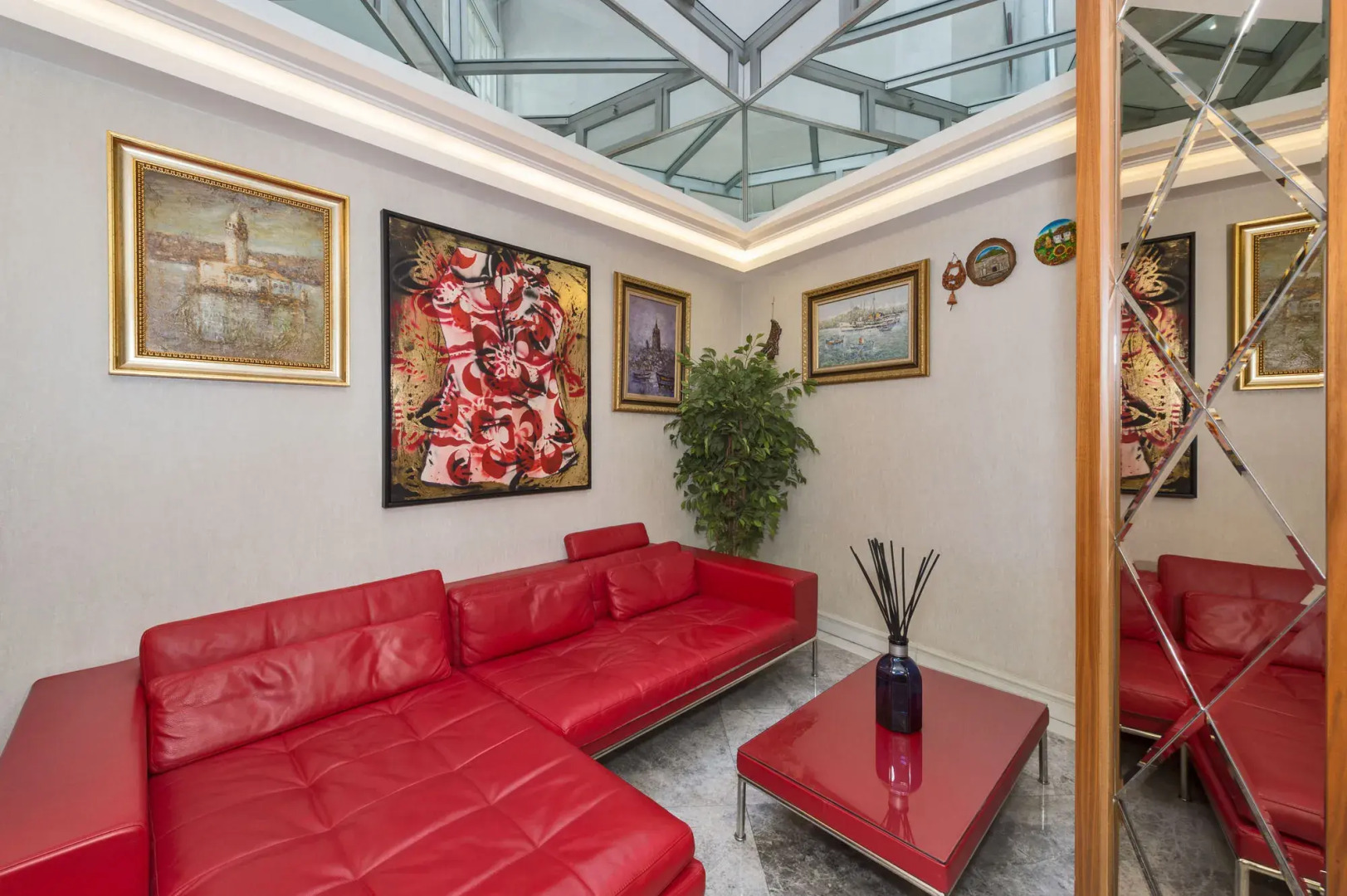 Photo - Darkmen Hotel 2