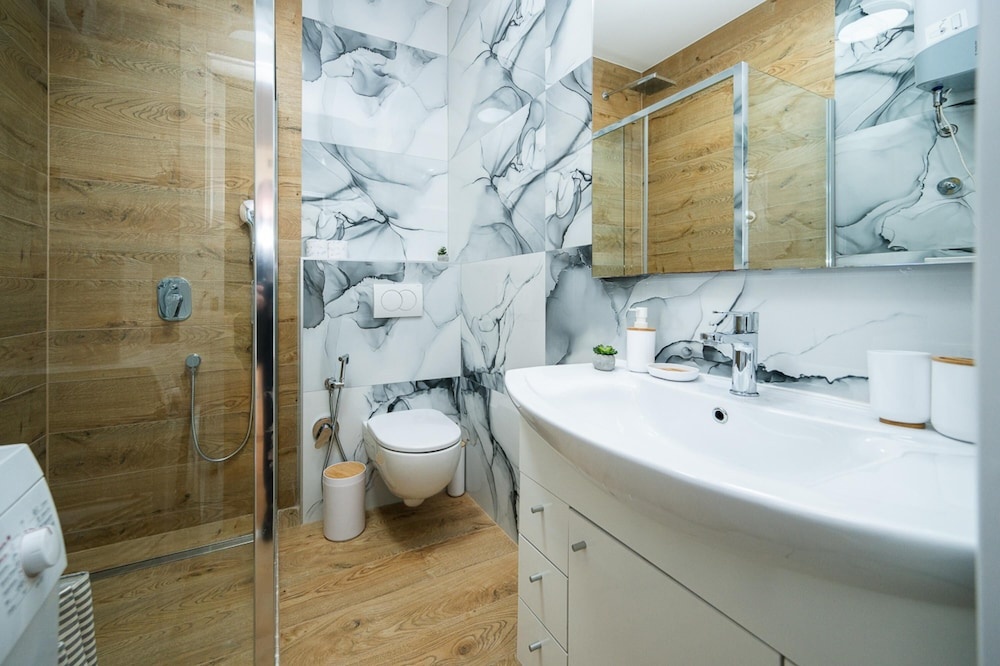 Design 150m2 Three-bedroom Apartment - Main Street