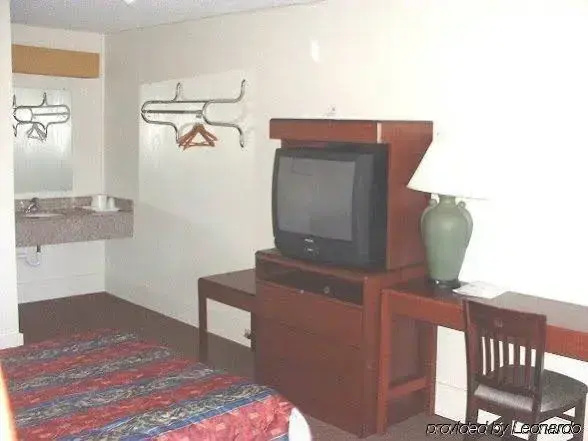 Photo - Hilltop Inn