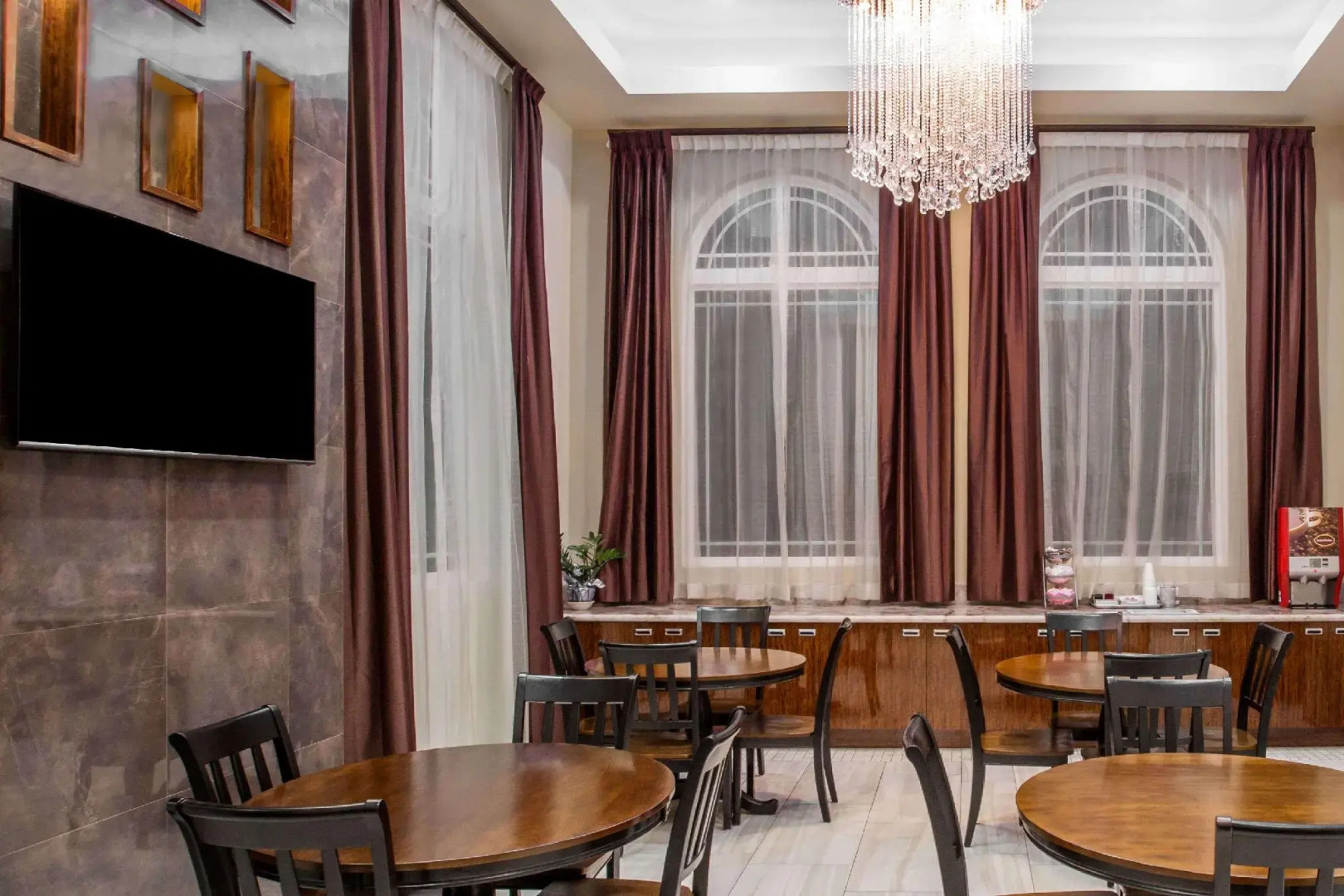 Photo - Travelodge Inn & Suites by Wyndham Bell Los Angeles Area