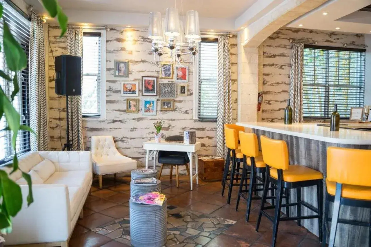 Photo - Shelley Hotel