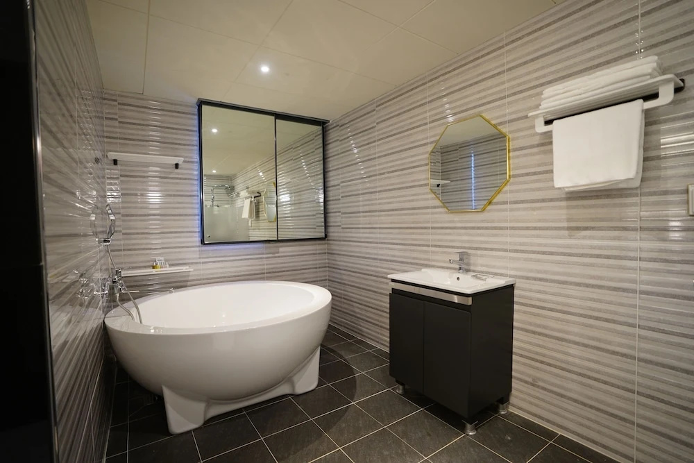 Photo - Saturn Hotel