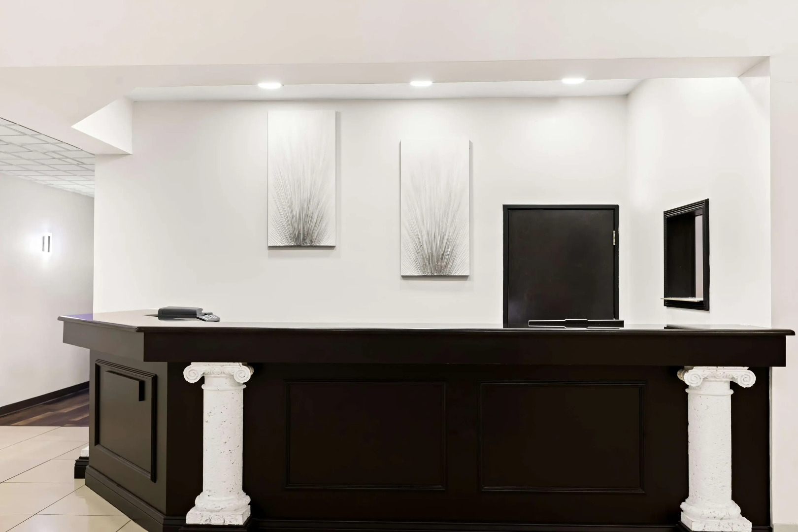 Photo - Sonesta Essential Savannah