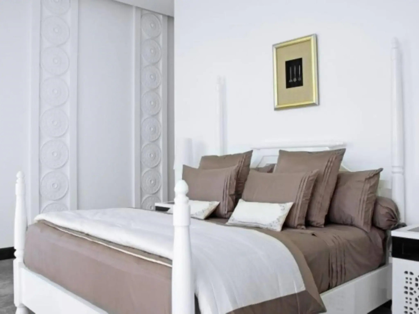 Photo - Chloe Gallery