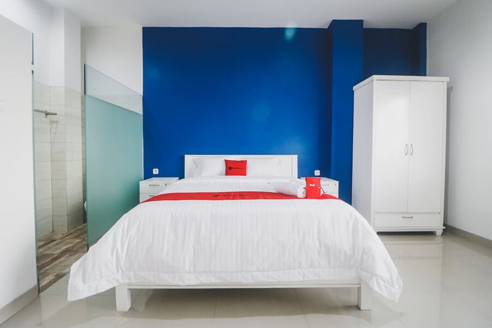 Reddoorz Plus Near Living Plaza Jababeka