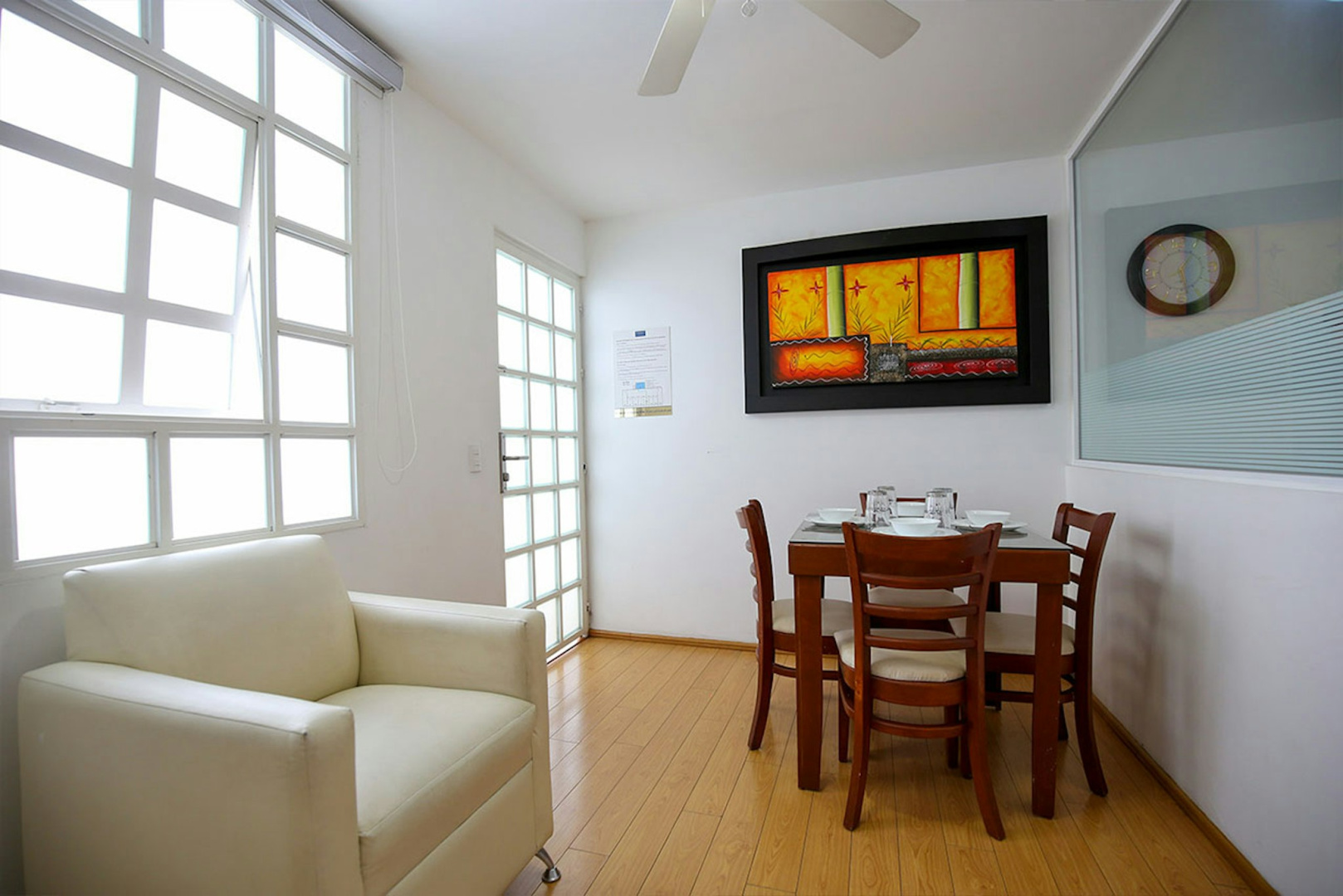 Foto - European Life Style Executive Suites & Gallery