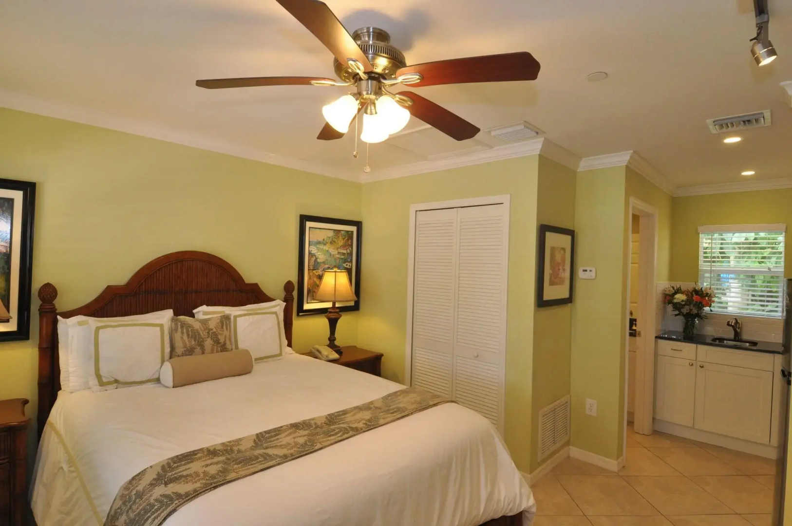 Photo - Tropical Beach Resorts - Sarasota