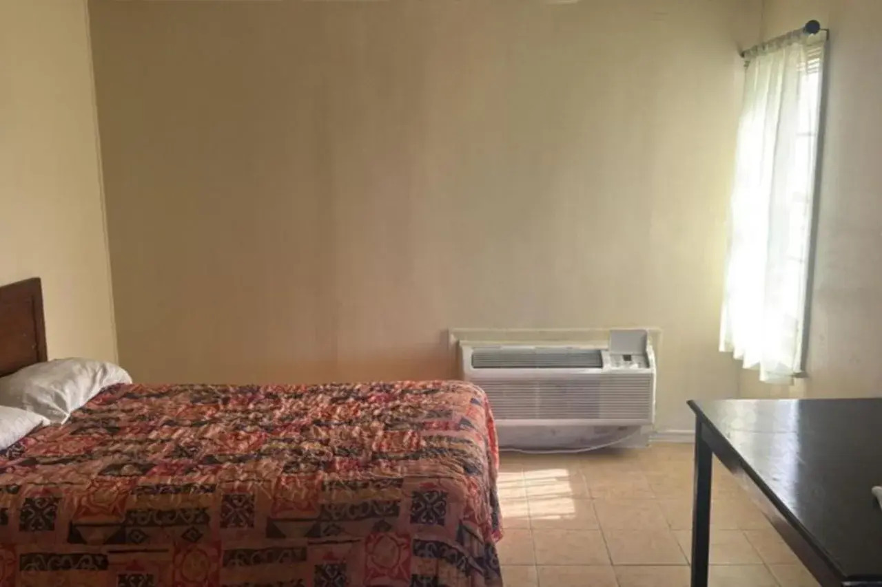 Photo - Cole Manor Motel By OYO Love Field Market Center