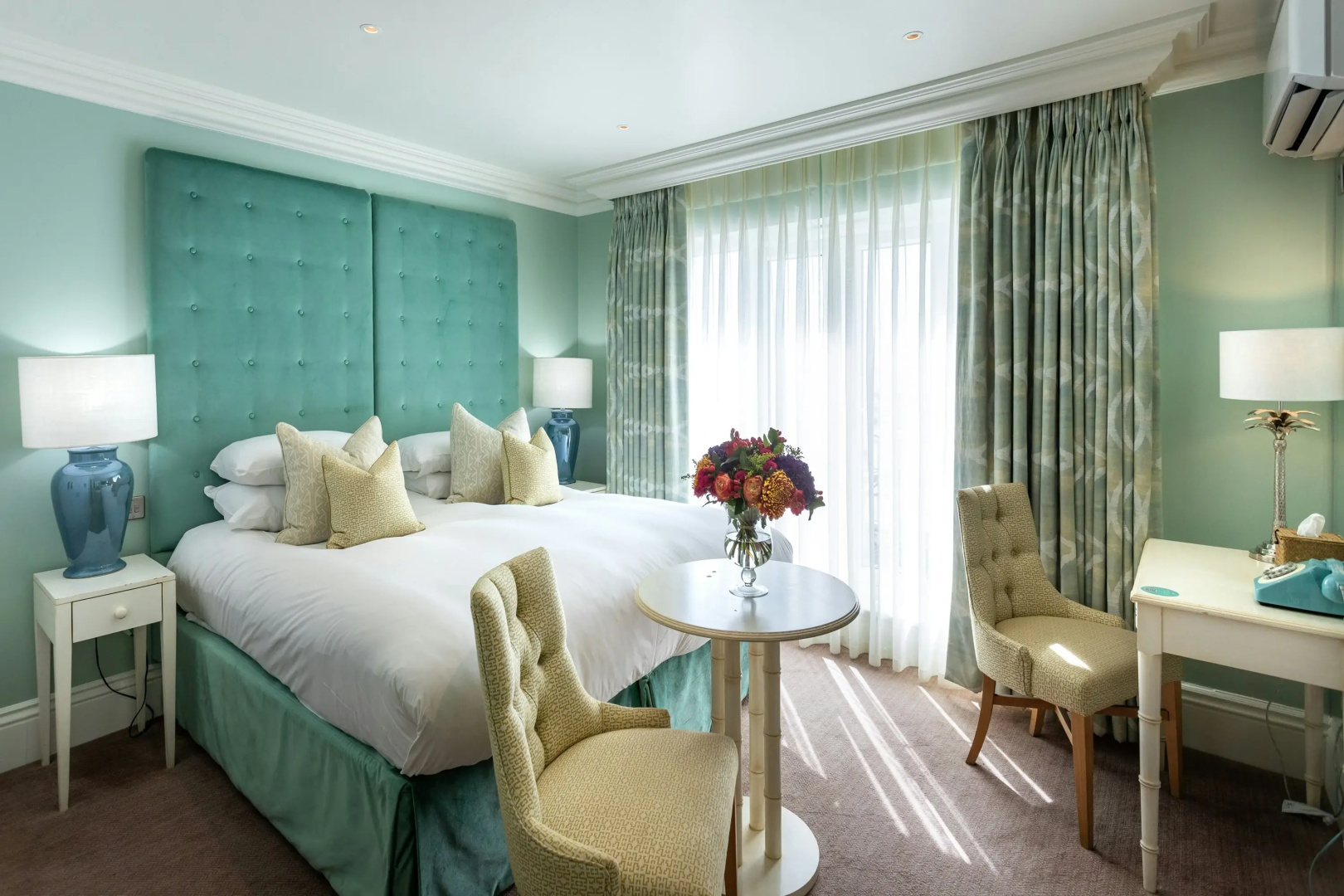 Photo - Roslin Beach Hotel