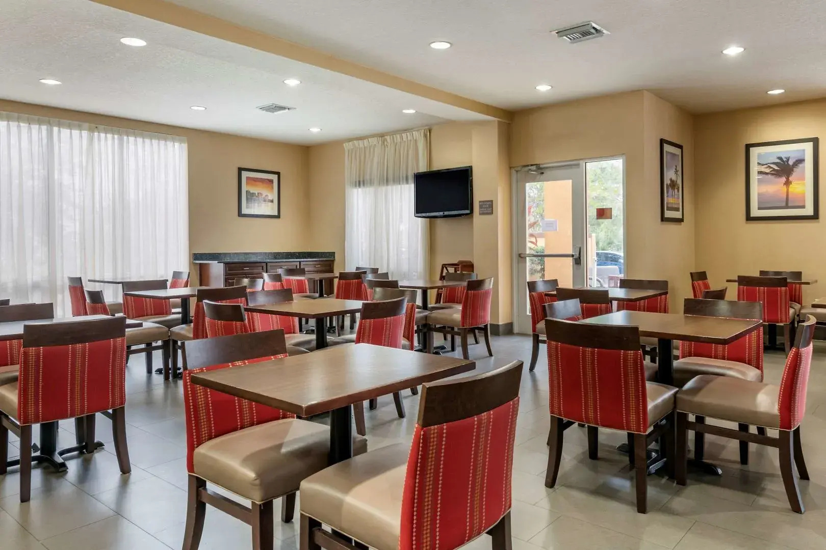 Photo - Comfort Suites Orlando Airport