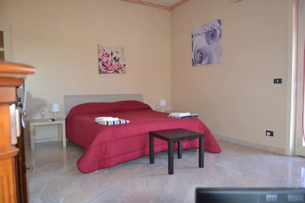 Photo - BED&FLY NEAR AIRPORT CATANIA FONTANAROSSA BAGNO PRIVATO In CAMERA