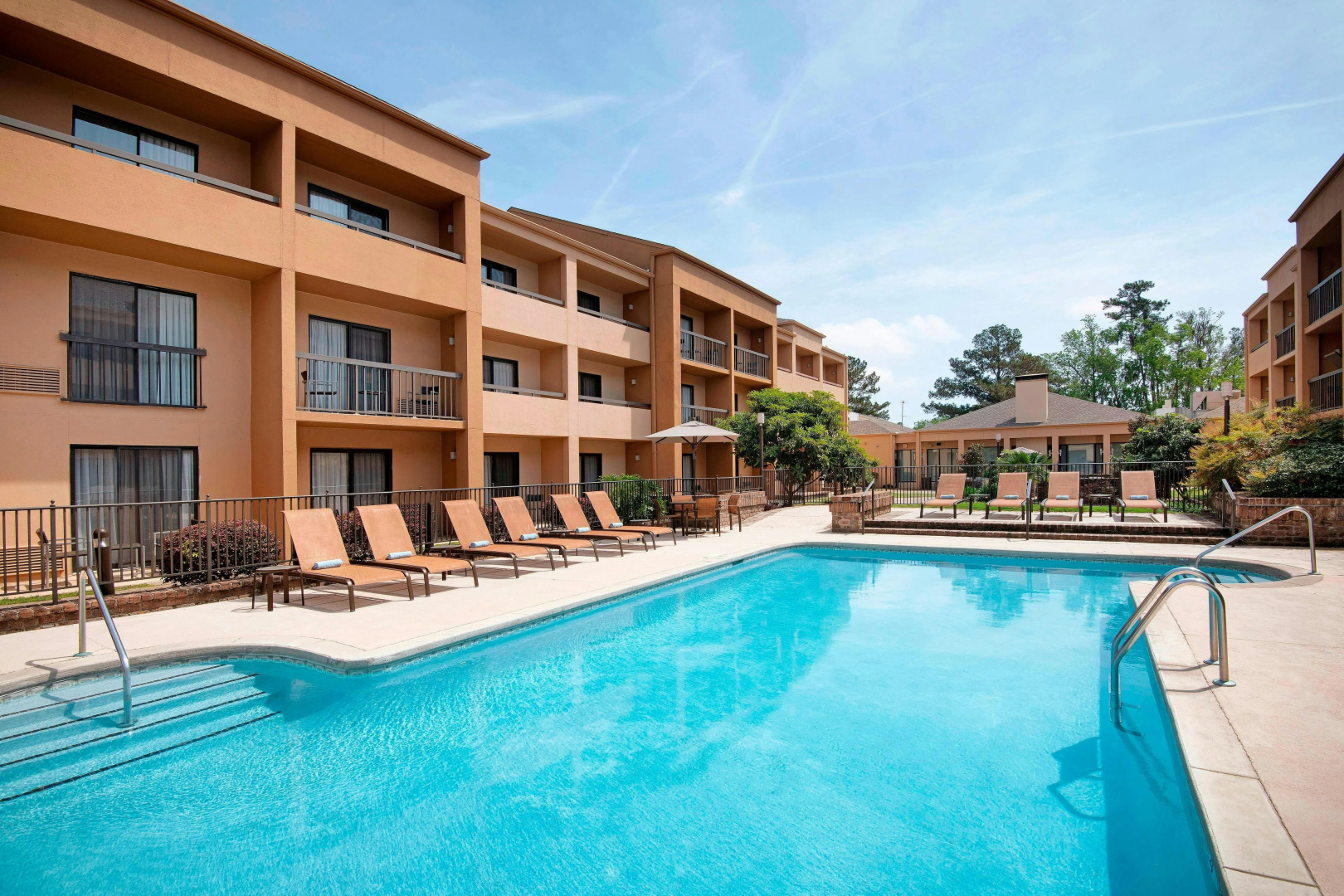 Photo - Courtyard by Marriott Savannah Midtown