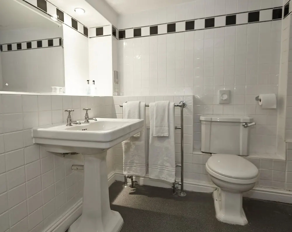 Photo - White Hart Hotel by Greene King Inns