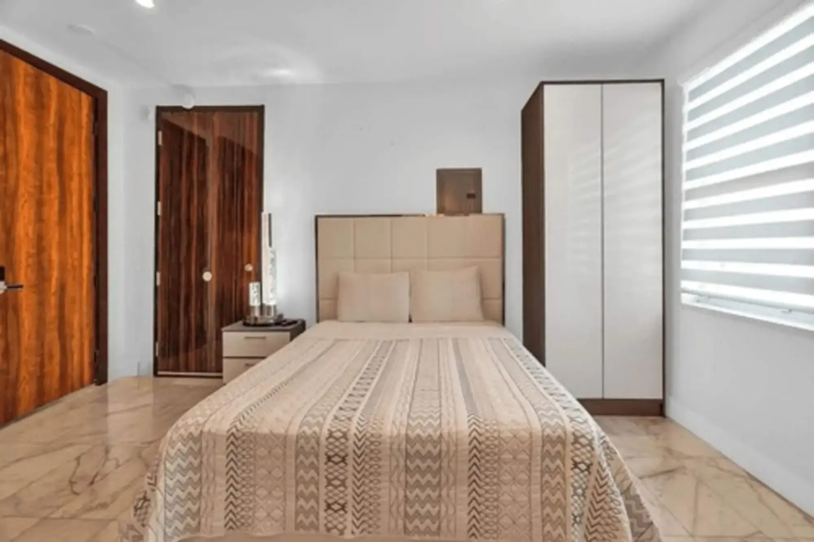 Photo - Renzzi On The Beach