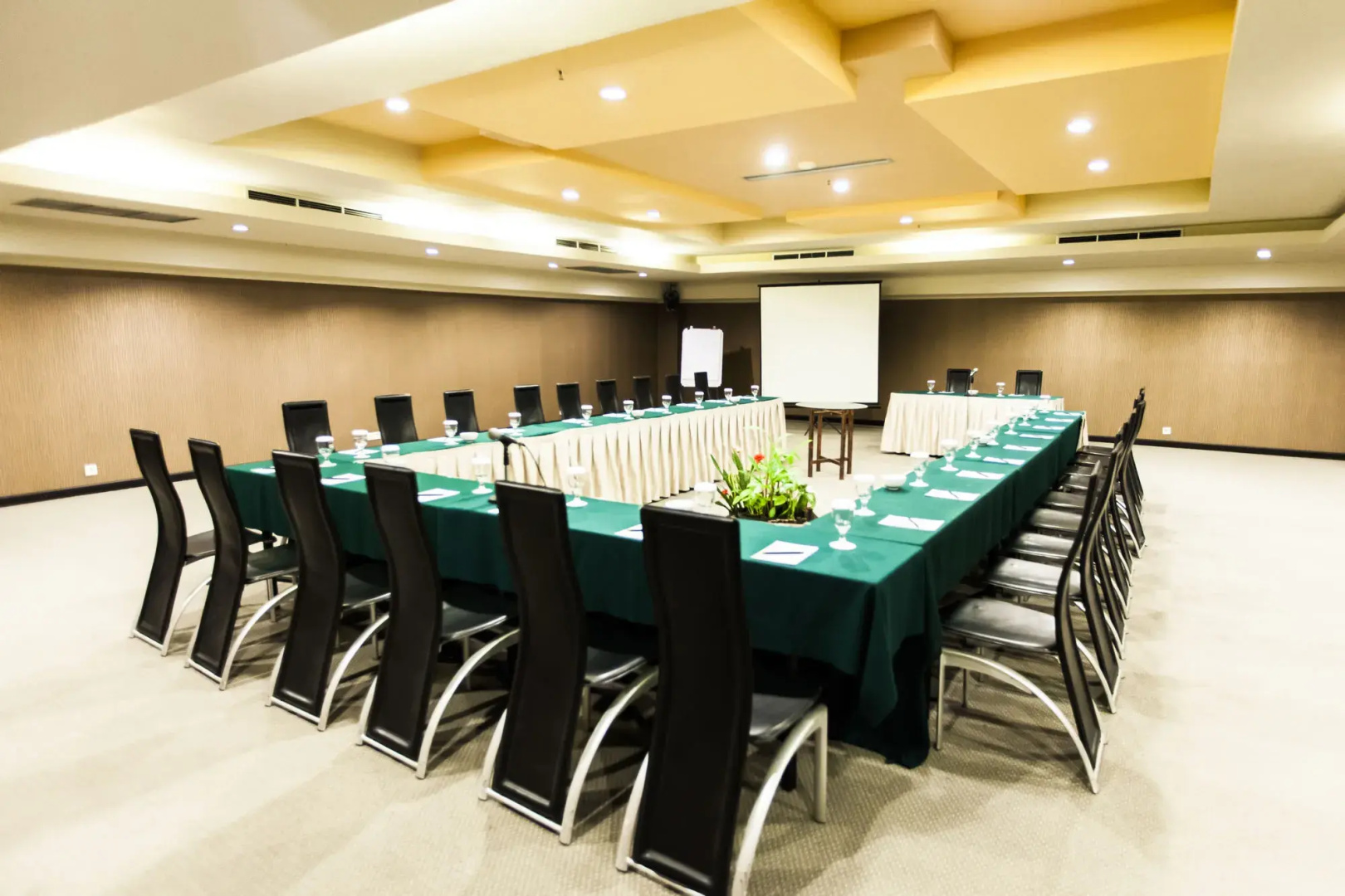 Foto - Orchardz Hotel Industri Jakarta Kemayoran