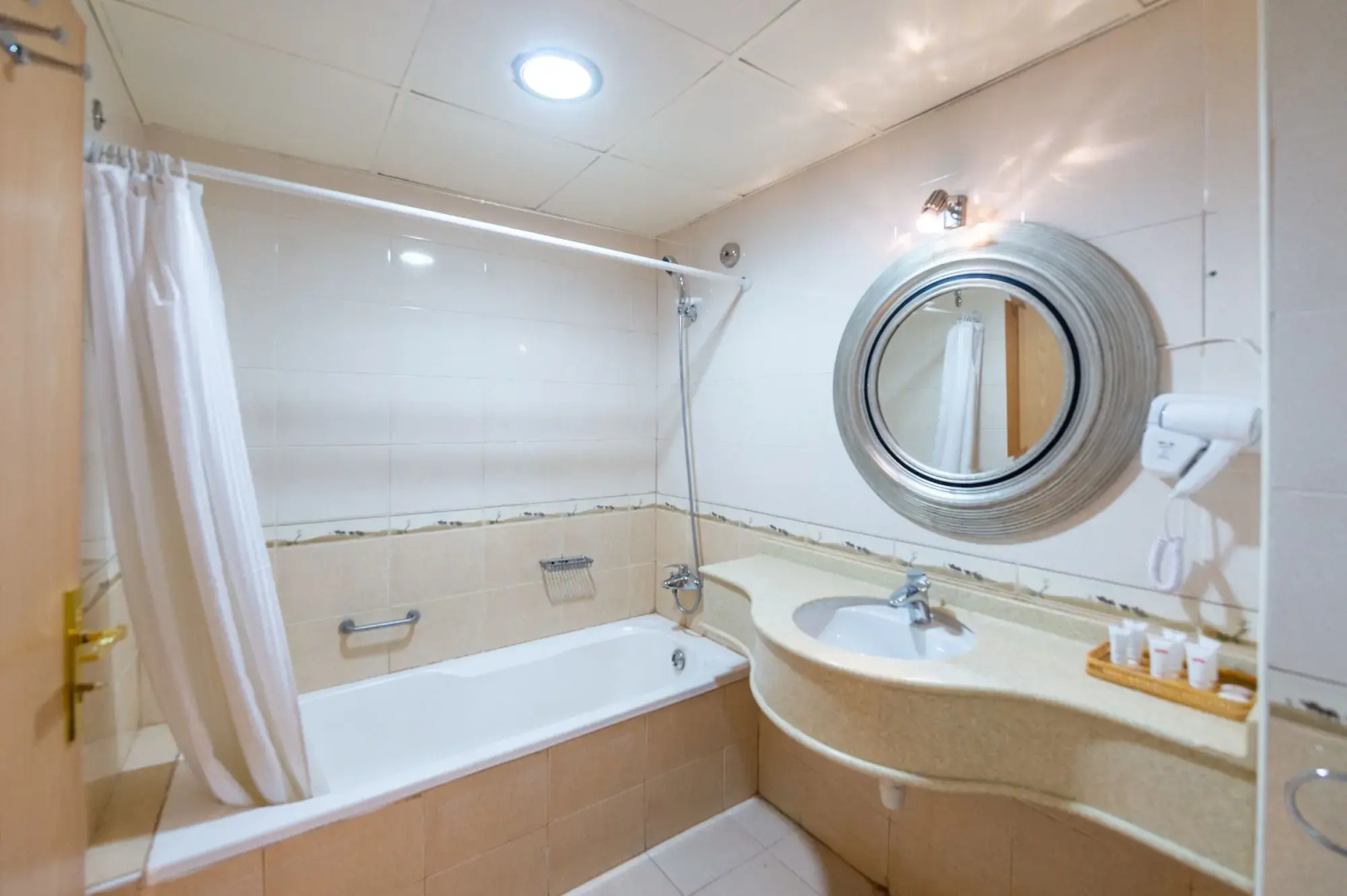 Photo - Crystal Plaza Hotel