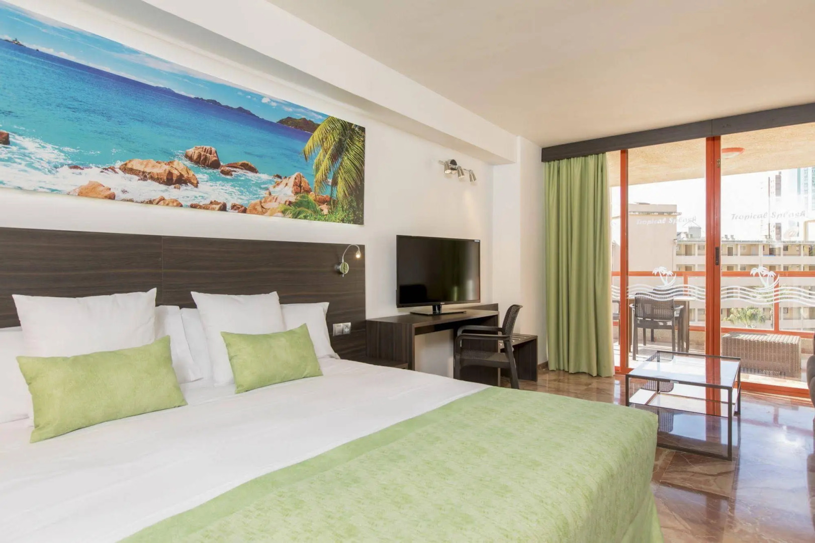 Photo - Magic Tropical Splash