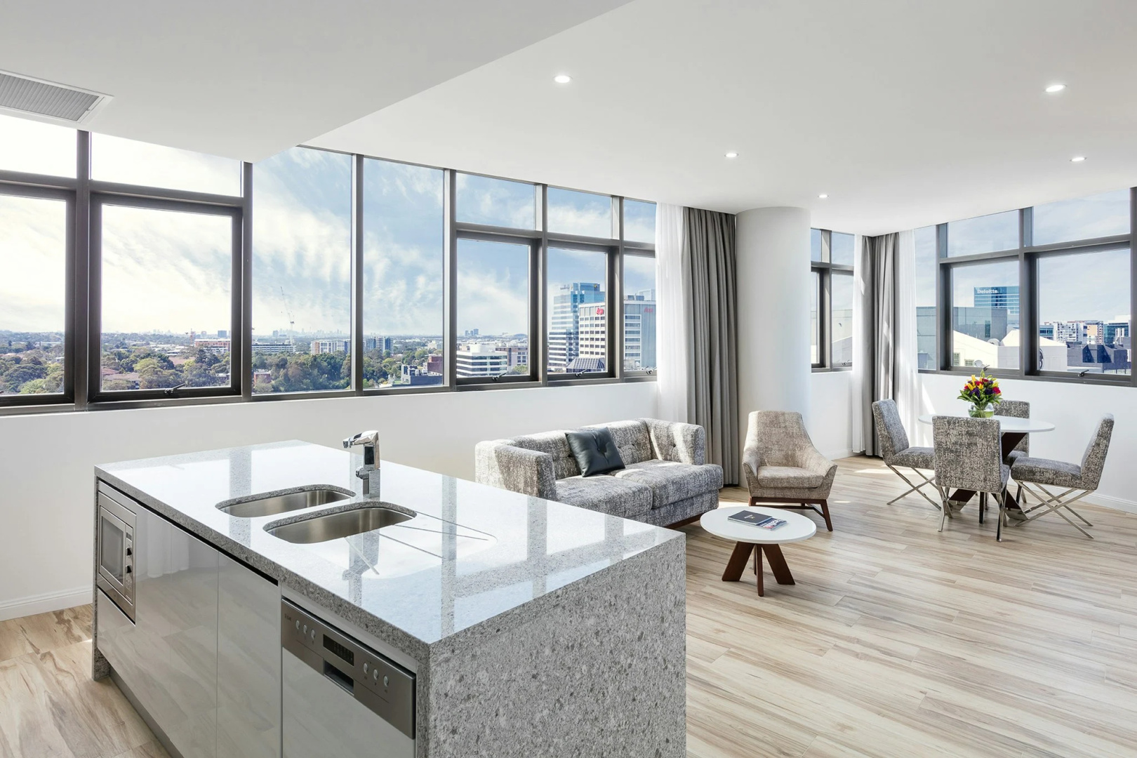 Photo - Meriton Suites Church Street, Parramatta