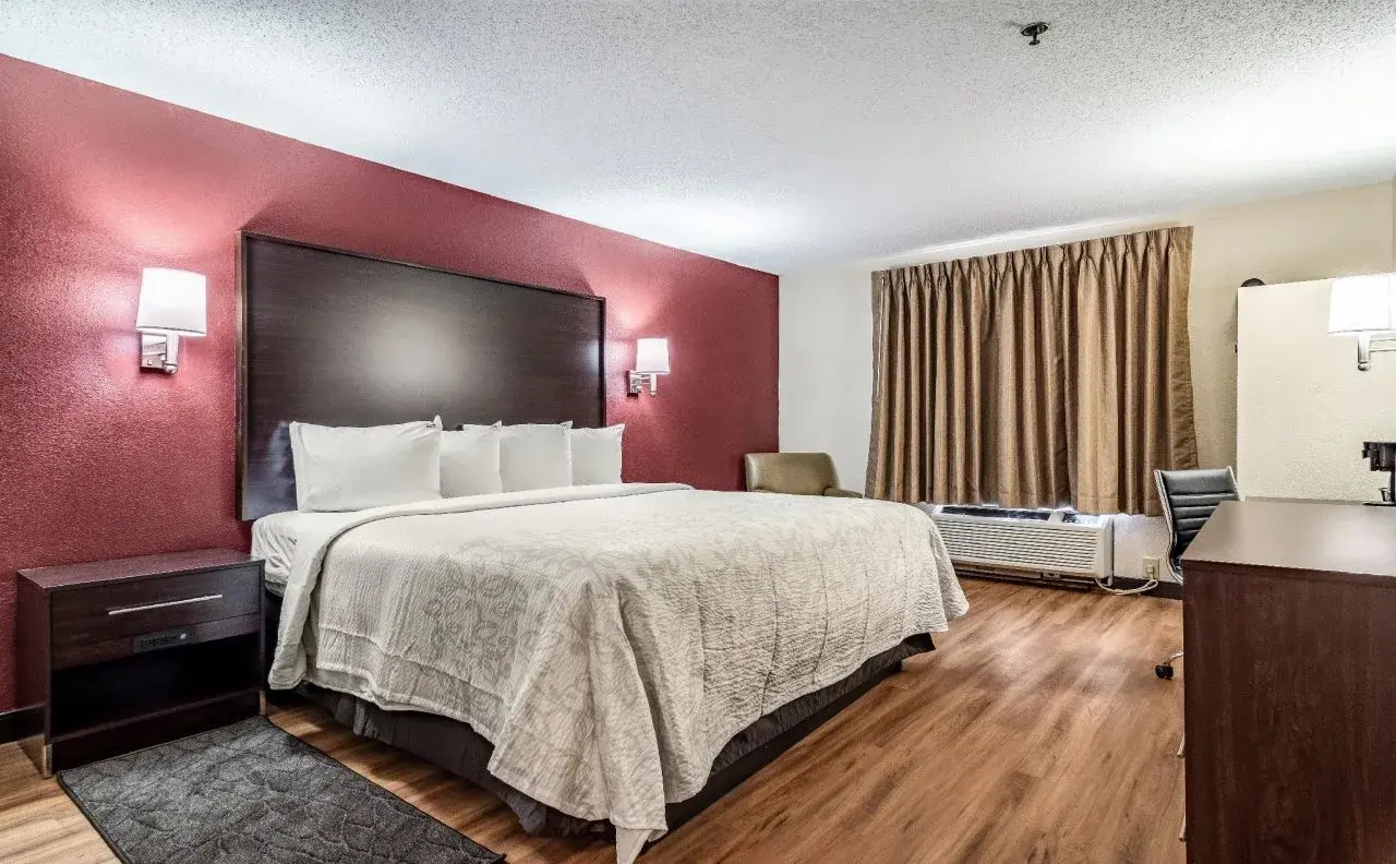 Photo - Red Roof PLUS+ & Suites Atlanta Airport South