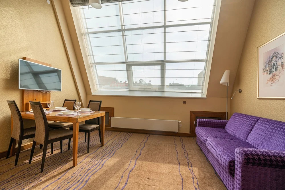 Foto - Crown Palace Apartments by Adrez