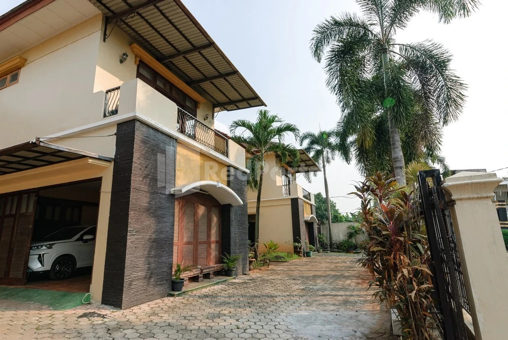 SR Residence near Mall Ciputra Cibubur Mitra RedDoorz