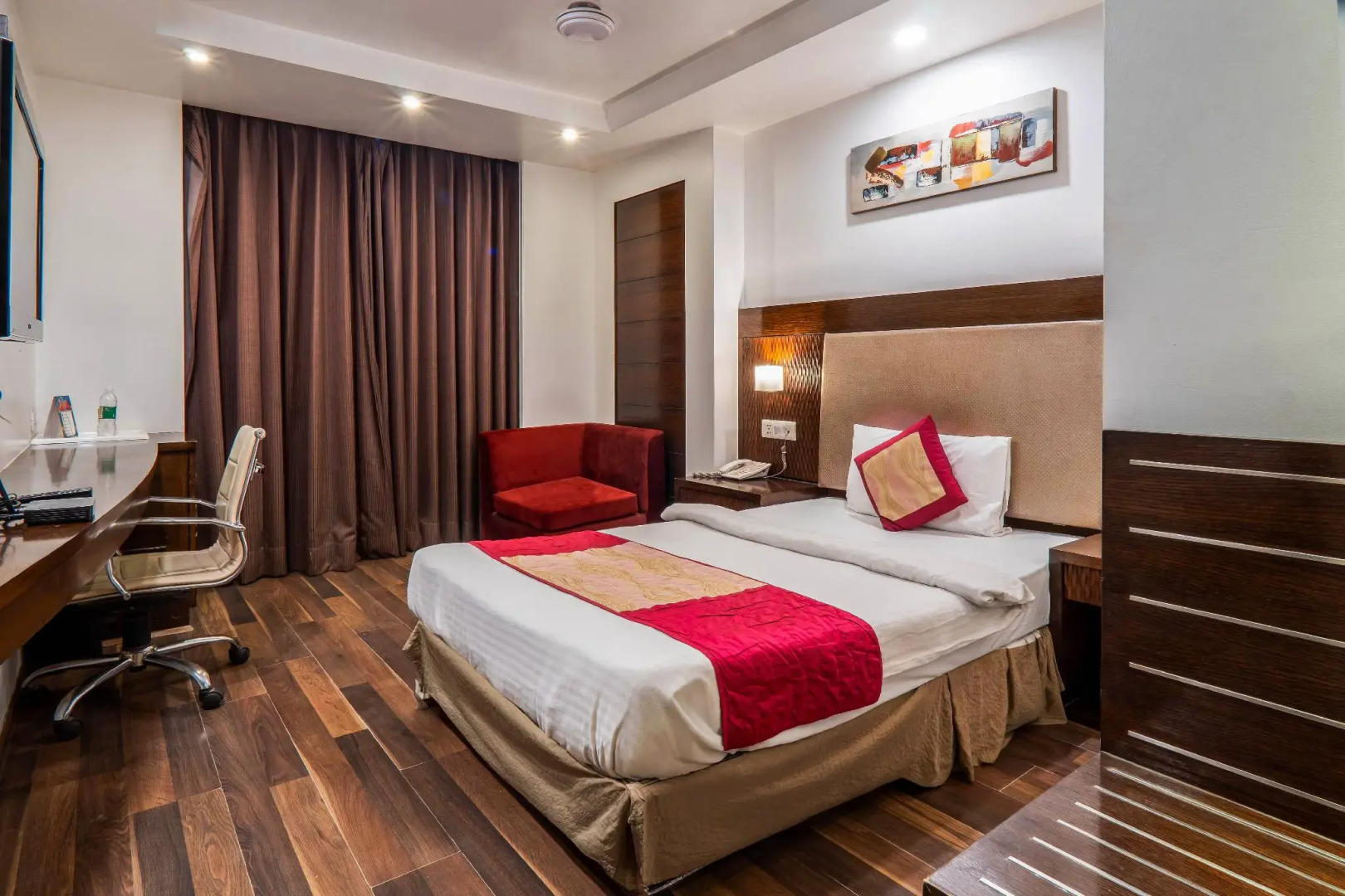 Photo - Hotel Le Roi Near New Delhi Railway Station