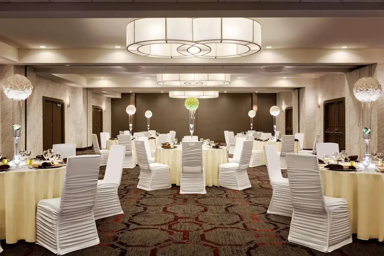Photo - Doubletree by Hilton Toronto Airport, ON