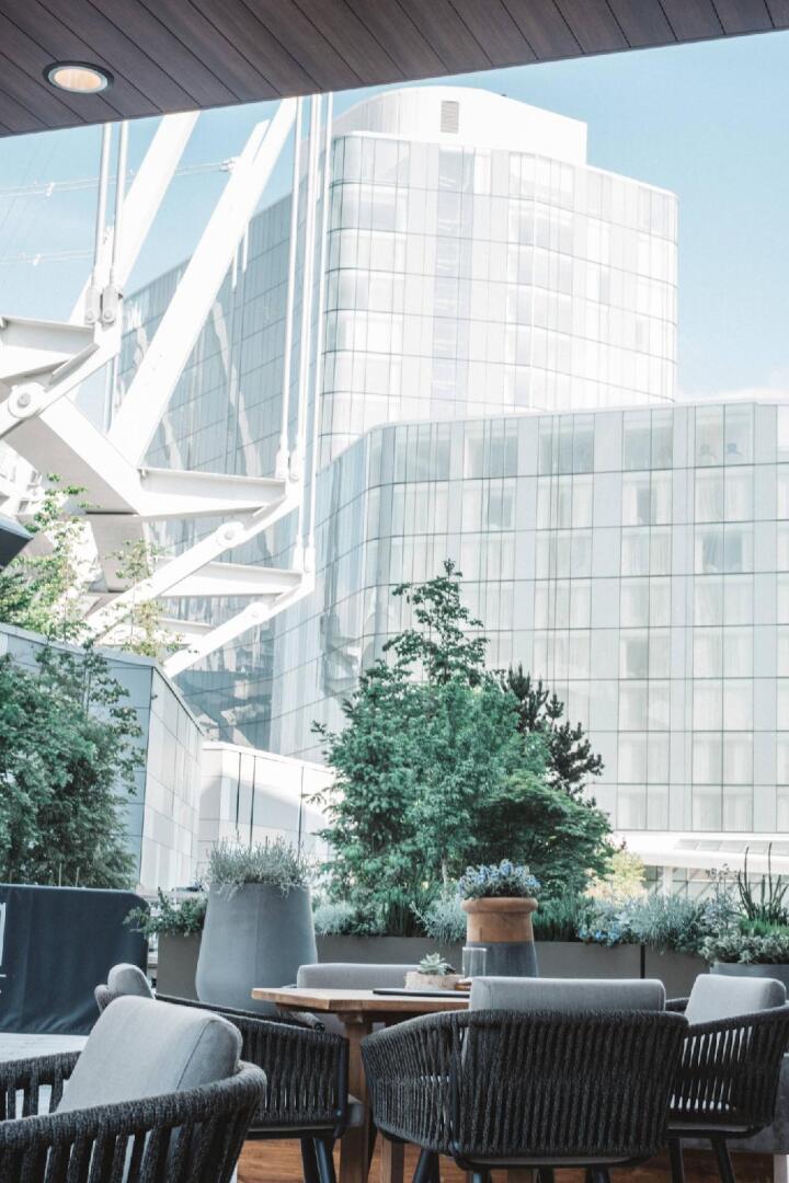 Photo - the DOUGLAS, Autograph Collection