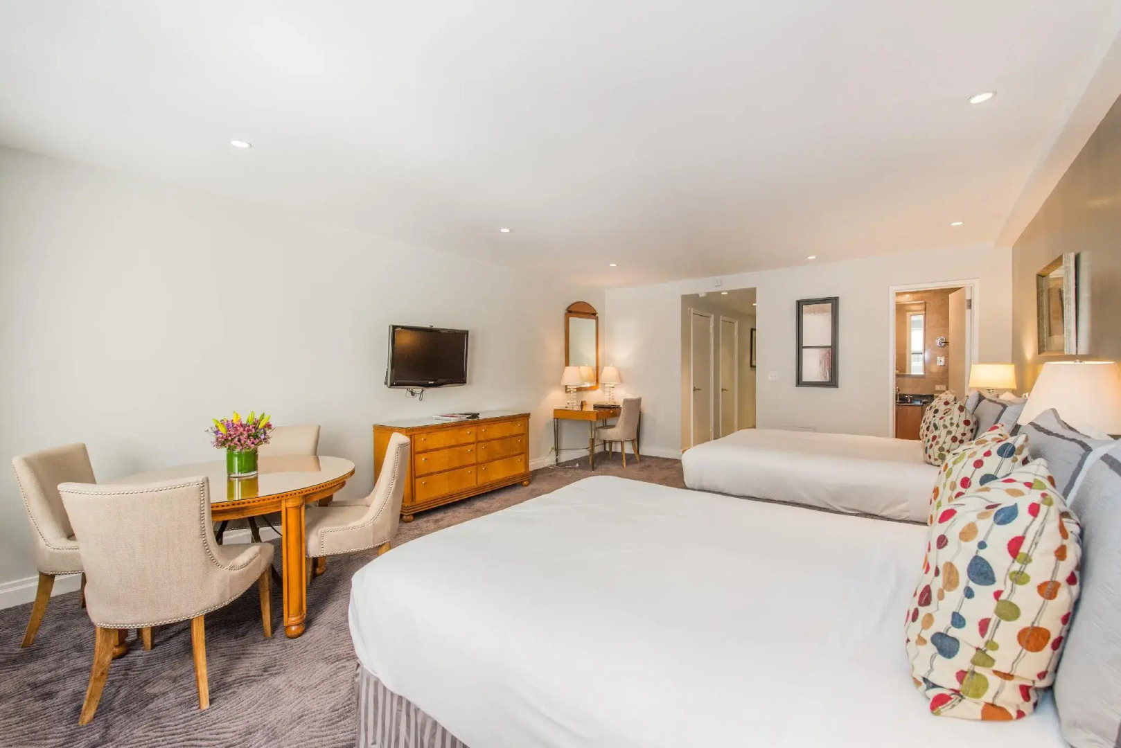 Photo - Lombardy Hotel