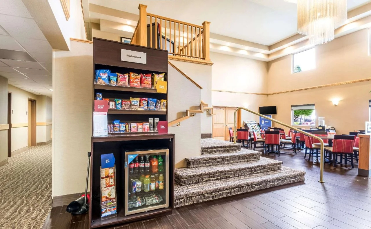Photo - Comfort Suites Portland Airport