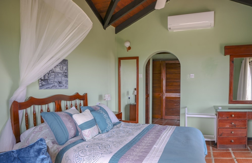 Calypso Court - Private 1 bedroom villa with pool 1 Villa by RedAwning