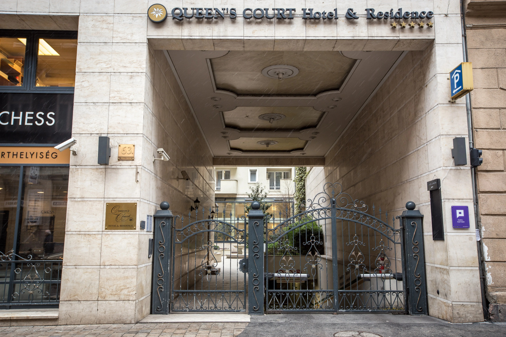 Foto - Queen's Court Hotel & Residence