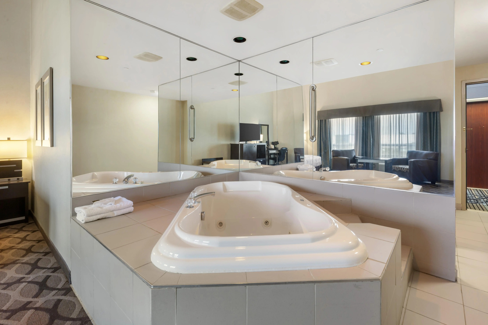 Photo - Best Western Plus Travel Hotel Toronto Airport
