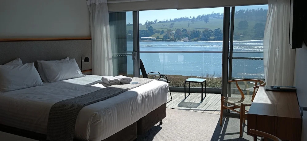 Photo - Rosevears Riverview Hotel