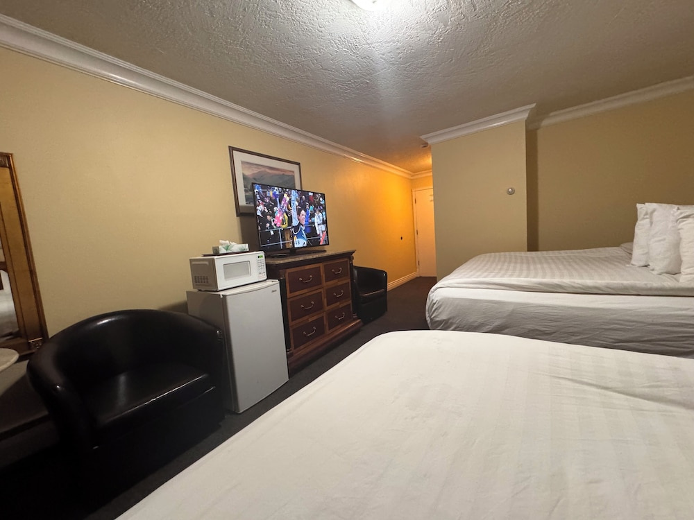 Photo - Island Travel Inn