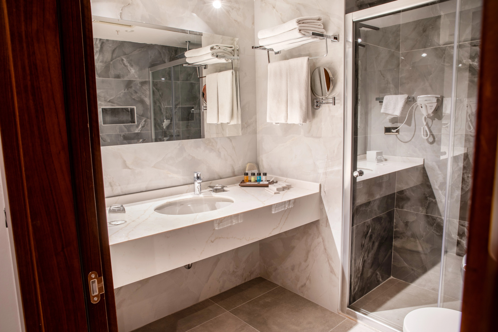 Photo - Grand Aras Hotel & Suites