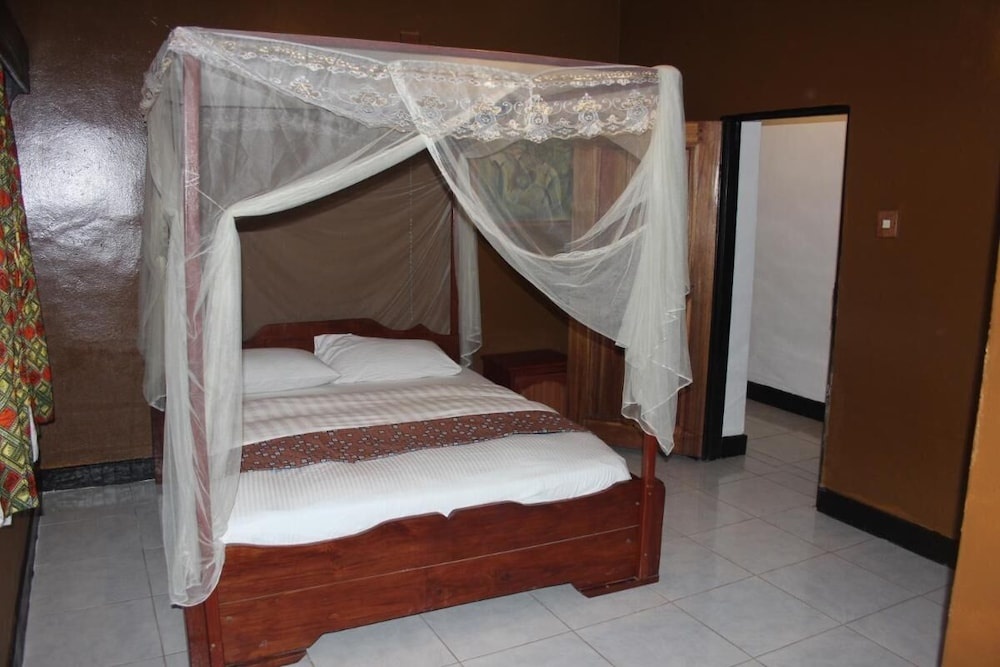 Room in B&B - Amahoro Guest House - Queen Room