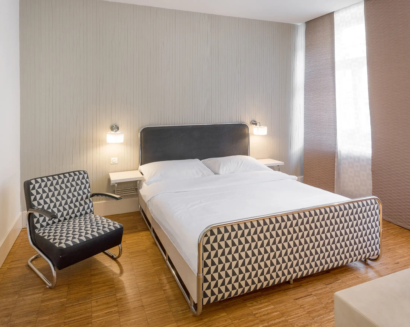 Photo - Three Crowns Hotel