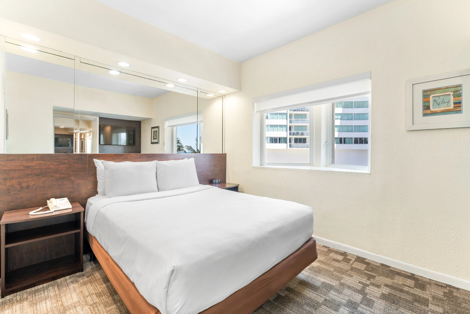 Photo - Crystal Beach Suites Miami Oceanfront Hotel
