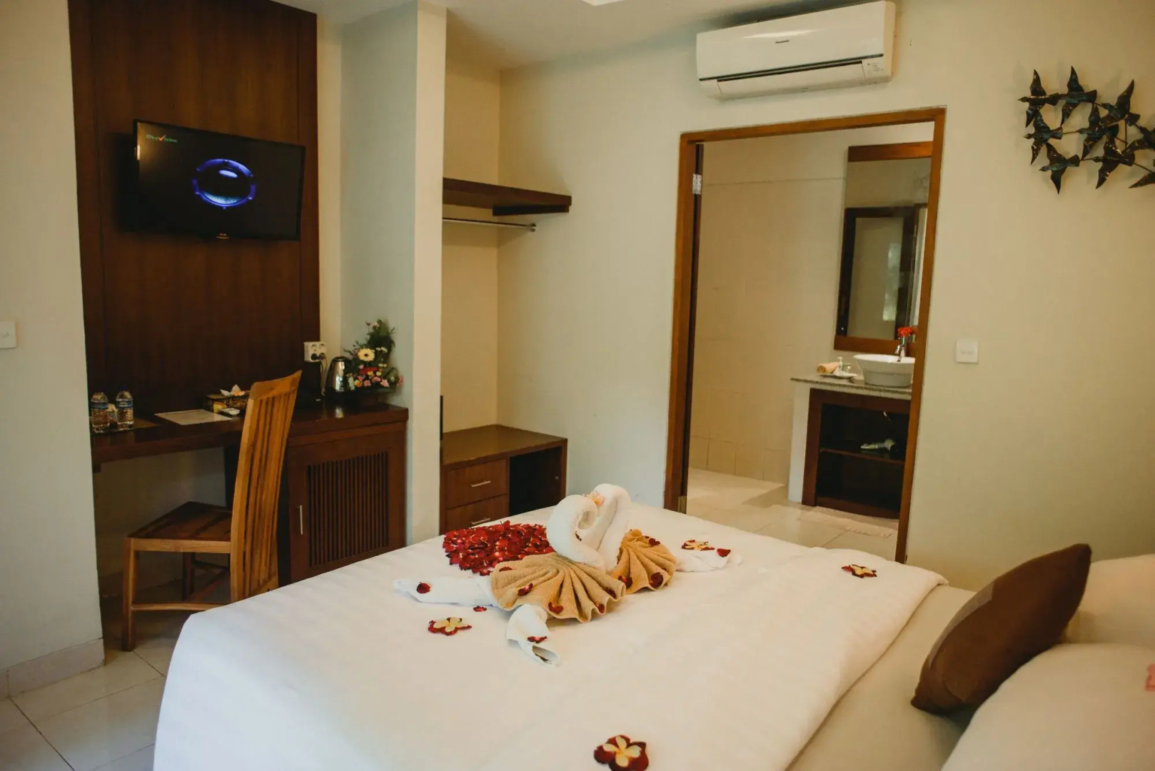 Foto - Desak Putu Putra Hidden