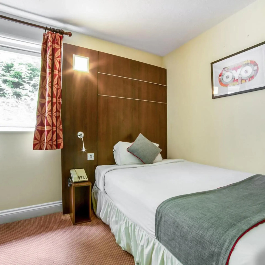 Photo - OYO The Bridge House Hotel