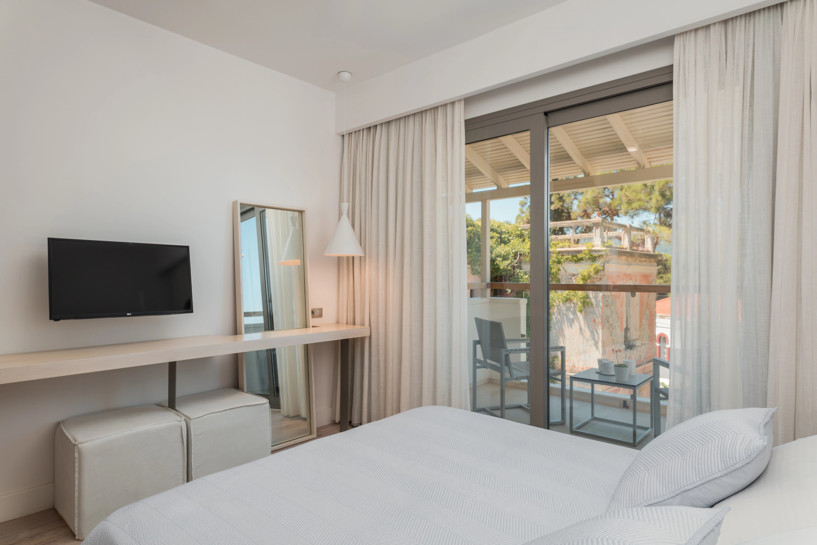 Ino Hotel & Suites