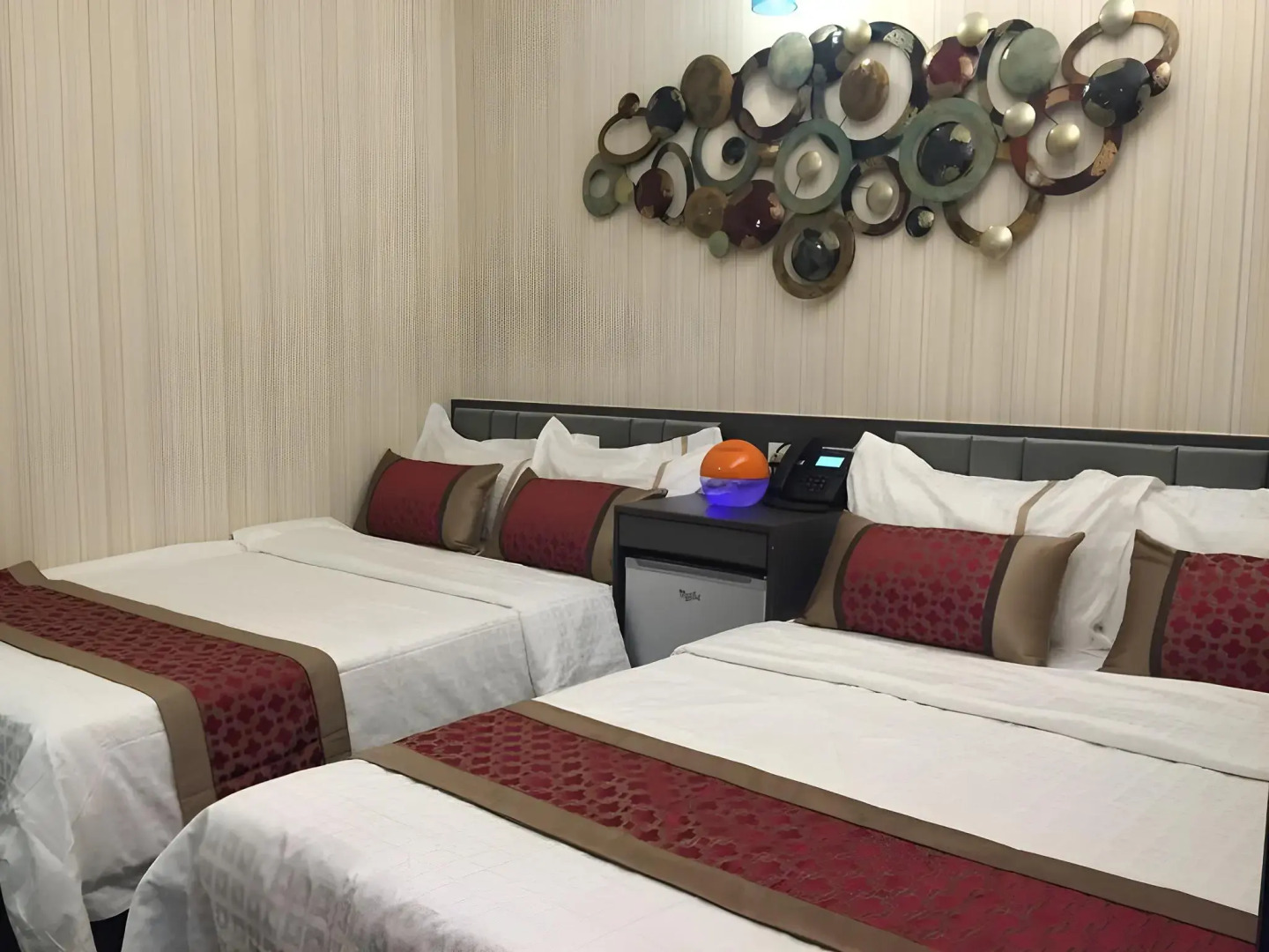 Photo - Seasons Hotel